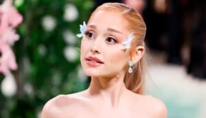 Ariana Grande viendose bonita